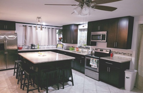 Lake Magdalene House | Family Getaway - spacious & near Busch Gardens/USF with Private 1bedroom suite