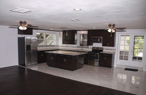 Lake Magdalene House | Family Getaway - spacious & near Busch Gardens/USF with Private 1bedroom suite