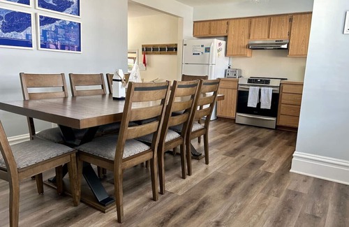 Huron House | Family Getaway to Lake Erie with Private Beach Access