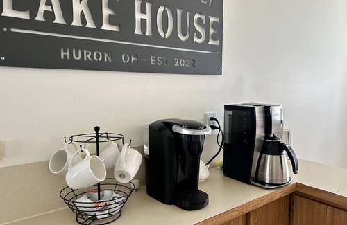 Huron House | Family Getaway to Lake Erie with Private Beach Access
