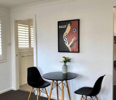 Shellharbour House | Family Getaway With LARGE Parent Retreat!