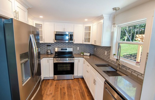 Alexander House | Family Getaway with Fire pit/Patio 20 min to AVL