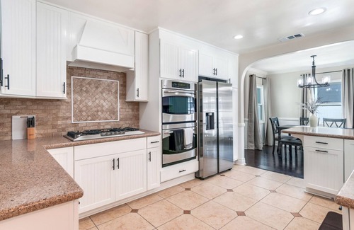 Riverside House | *Family Getaways* Charming Pool Home by Downtown
