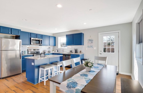 Annapolis House | Family/Group Retreat Near USNA stadium & Downtown Annapolis; Private yard