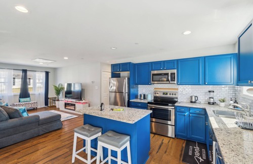 Annapolis House | Family/Group Retreat Near USNA stadium & Downtown Annapolis; Private yard