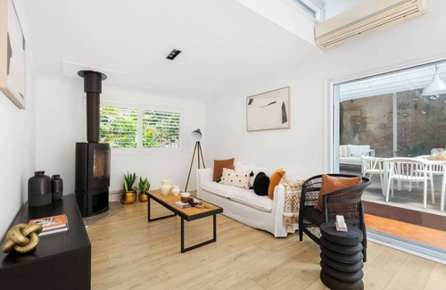 Beacon Hill House | Family haven in Allambie Heights. Relaxed & peaceful cul-de-sac.