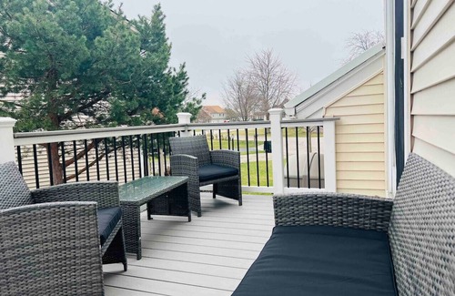 Streamwood House | Family Haven-Prime location ideal for long stays