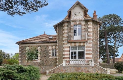 Saint-Brevin-les-Pins Ski Chalet | Family house for 8 in St Brévin - near beach