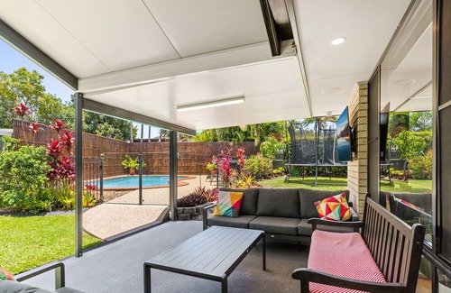 Currimundi House | Family holiday home, pool, private, fast wifi, 5min to beach, relaxing stay!