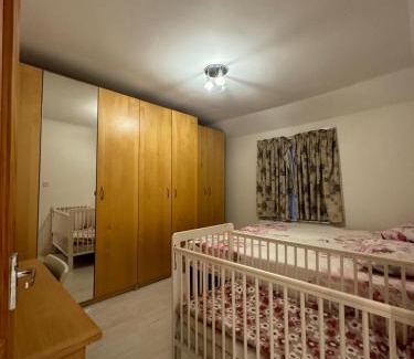 Golders Green Apartment | Family holiday home
