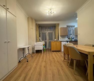Golders Green Apartment | Family holiday home