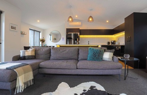 Queenstown House | Family Holiday Home | Gorgeous Views | Sauna | Pool Table