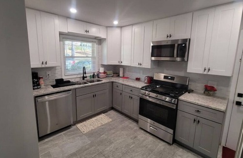 Collier Heights House | Family Home - Huge Yard Pets OK!