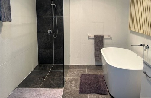 Biggera Waters House | Family home in runaway bay