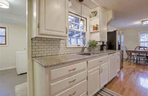Roeland Park House | Family Home in the Heart of KC Minutes away from The Plaza, Westport, & P&L!