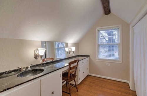 Roeland Park House | Family Home in the Heart of KC Minutes away from The Plaza, Westport, & P&L!