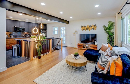 Monona House | FAMILY HOME | POOL TABLE | BOARD GAMES | NEW