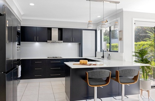 Port Macquarie Apartment | Family home with pool, air con, pet friendly