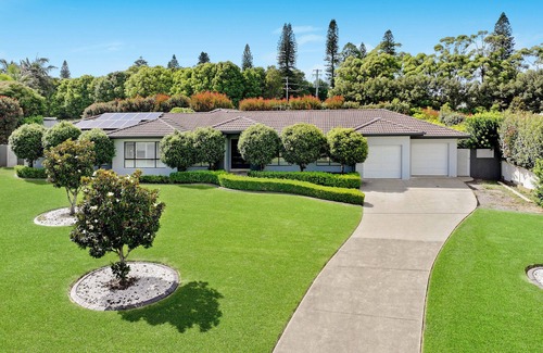 Port Macquarie Apartment | Family home with pool, air con, pet friendly