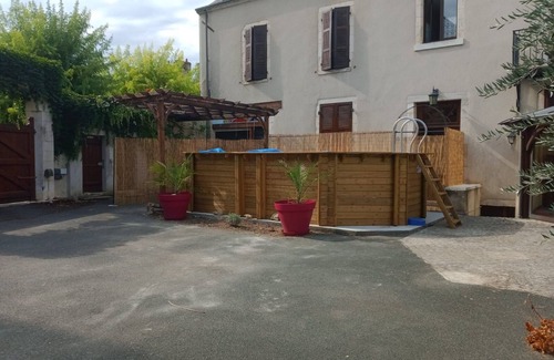 Saint-Gaultier Cottage | Family Home with Private Pool and Parking in Saint-Gaultier