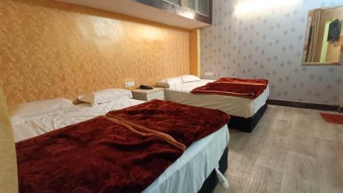 New Delhi Apartment | Family Hotel -1 Min Walk in Nizamuddin Railway Station
