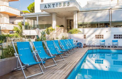 Fogliano Marina Hotel | Family Hotel Antibes -50m dal mare -
