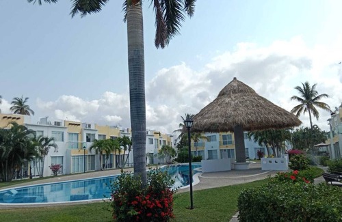 Diamante House | Family house, close to the beach, stores and the airport.
