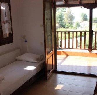 Elia House | family house 250m away from the coast, with big garden