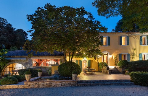 Pignans House | Family house surrounded by a vineyard in the middle of peace and nature.