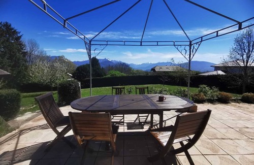 Pringy House | Family House with a view on Annecy Lake nad mountains
