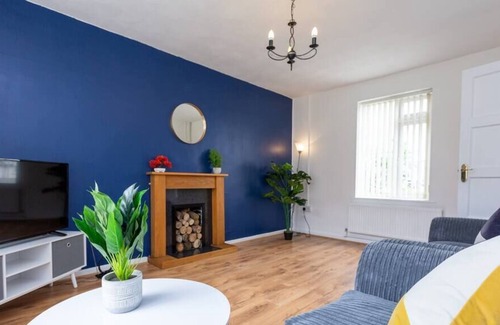 Pembroke Dock House | Family House★Contractors★Pembroke Port★Parking