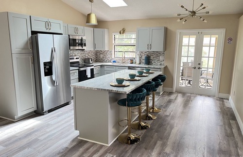 Coquina Key House | Family in style Island Living 10 minutes from beach and Pier