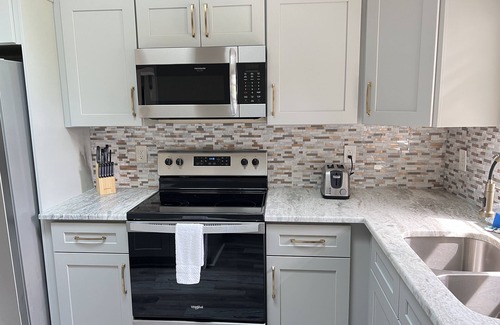 Coquina Key House | Family in style Island Living 10 minutes from beach and Pier