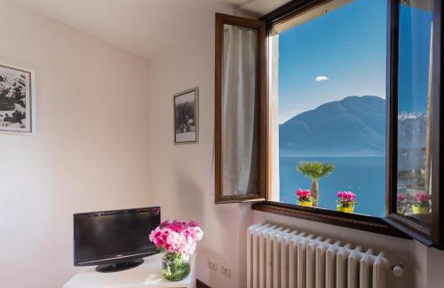Azzano Apartment | Family Lake Apartment by Rent All Como