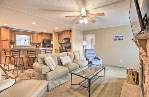 Moneta House | Family Lake Retreat with Screened Deck!