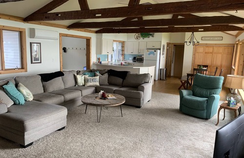 Grayling House | FAMILY Lakehouse - LOADS of FUN