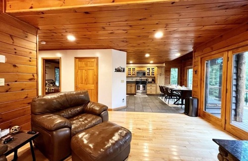 Jay Cabin | Family Lodge with hot tub, AC, minutes to Lake Placid and Hiking, Pet Friendly