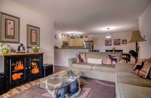 East Kootenay Apartment | Family Mountain Condo | 5 min walk to beach | Pool