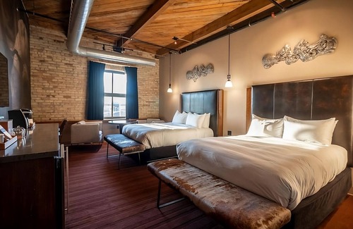 Fifth Ward Hotel | Family Oasis, Brew City Charm, Short Drive To Discovery World, Pets Allowed