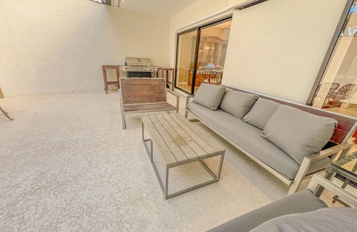 Cutler Bay Villa | Family Oasis - Heated Salt Pool & Pool Table - Close to Keys and Beach