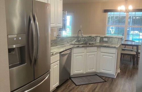 Milton House | Family Oasis in Milton – 4BR, Sparkling Pool, Pet-Friendly & Fully Fenced!