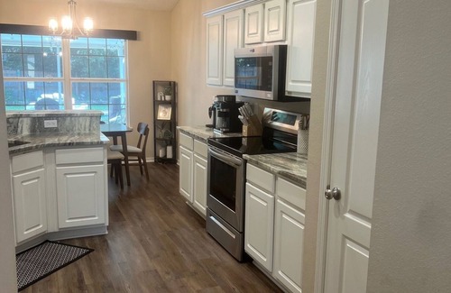 Milton House | Family Oasis in Milton – 4BR, Sparkling Pool, Pet-Friendly & Fully Fenced!