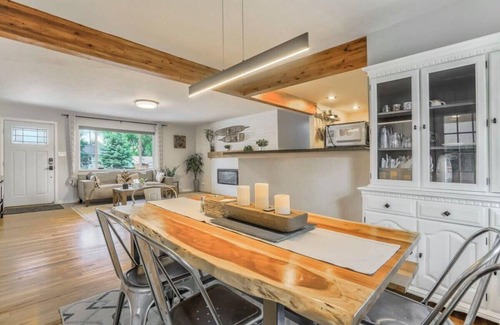 Skyway House | Family Oasis , Offices, Pet Friendly, Fenced Yard
