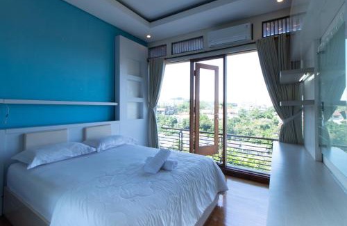 Bandung Villa | Family Only Villa with Pool & City View - 6BR De Reiz Meily Syariah