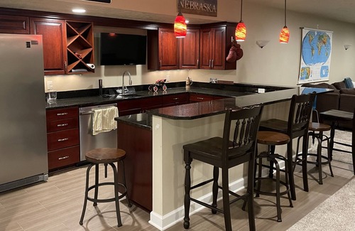 Papillion House | Family or Entertainer's Dream with Private Pool