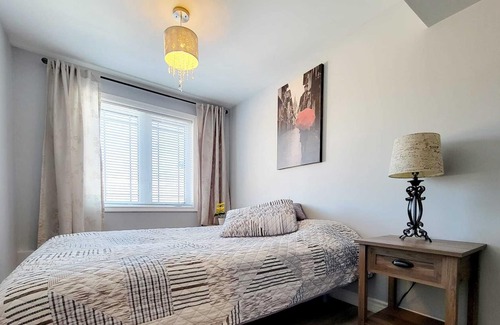 Innisfil Apartment | Family-oriented neighborhood. Modern basement apartment with beautiful ravine.