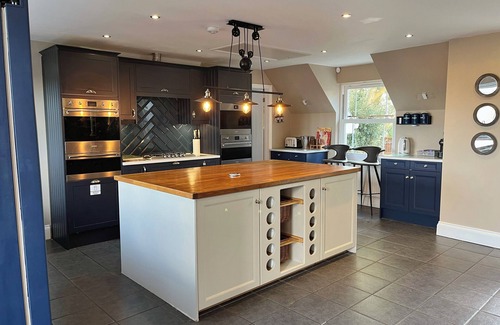 Bradiford Villa | Family party ten-bedroom Villa, hot tub and games room