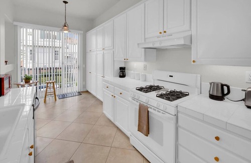 Tustin Condo | Family & Pet Friendly 2 Suites Pool Workspace Golf