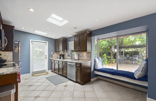 Lake Underhill House | Family & Pet Friendly (*additional pet fee applies), Charming Orlando Home!