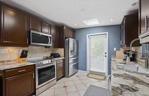 Lake Underhill House | Family & Pet Friendly (*additional pet fee applies), Charming Orlando Home!